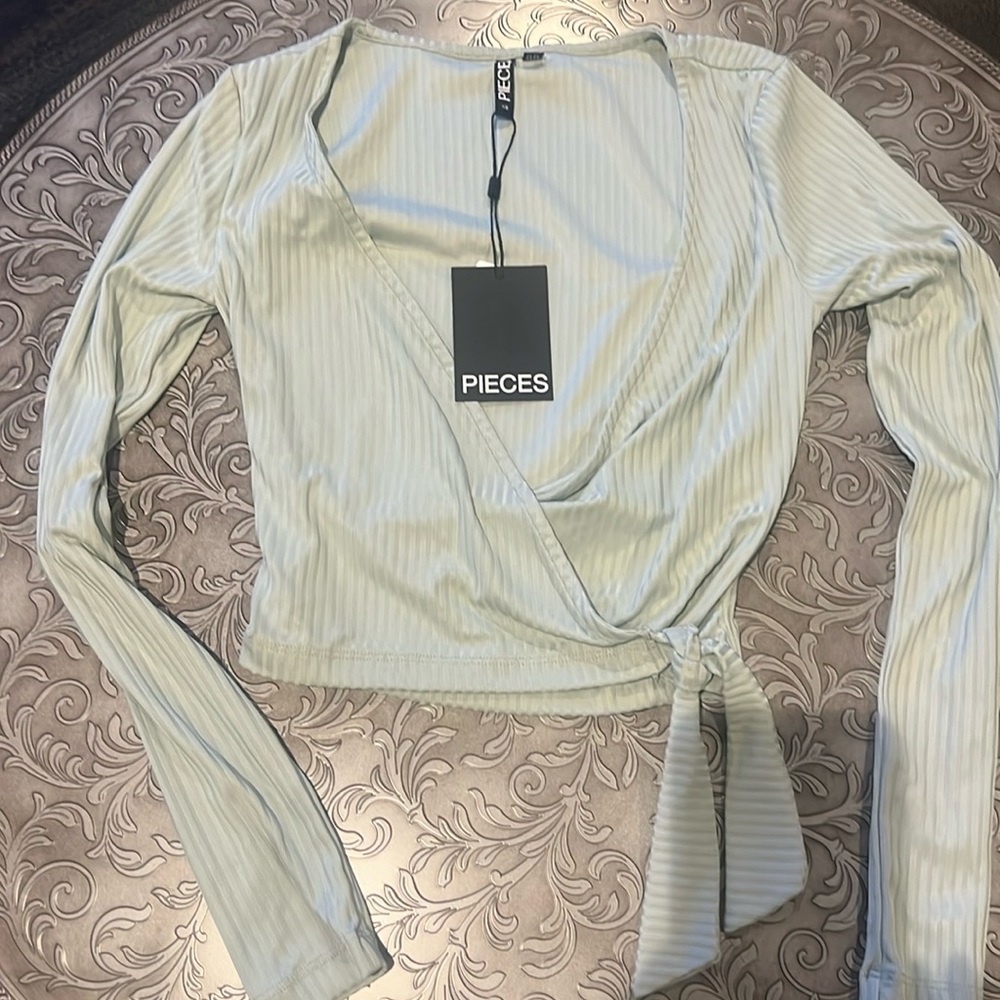 NWT * Pieces Aqua Green Long Sleeve Wrap Crop Top Size XS